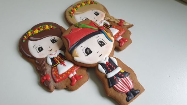 pierniki dekoracyjne, pamiątka z polski, strój ludowy, strój krakowski, kraków, pierniki Polska, lukrowane pierniki - Basia sweets,