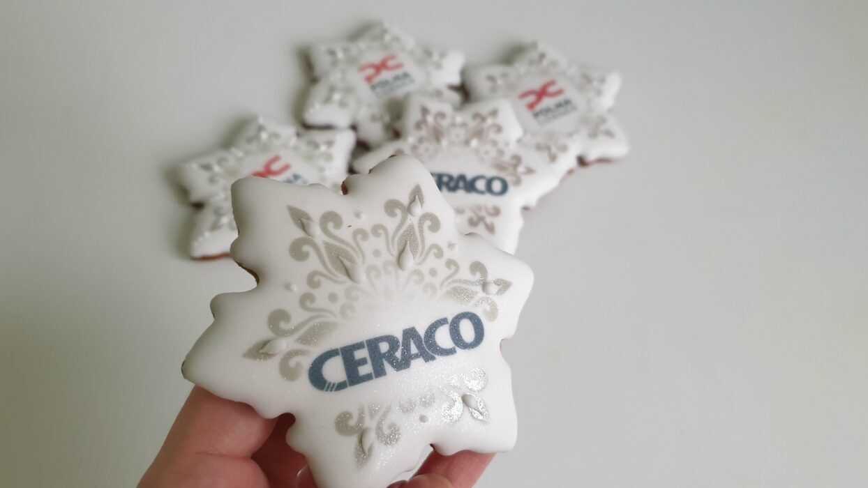 pierniki świąteczne, pierniki z logo, pieniki bożonarodzeniowe, lukrowane pierniczki, pierniczki świąteczne, lukrowane pierniki, piękne pierniki, dekorowane pierniczki, pierniczki z logo