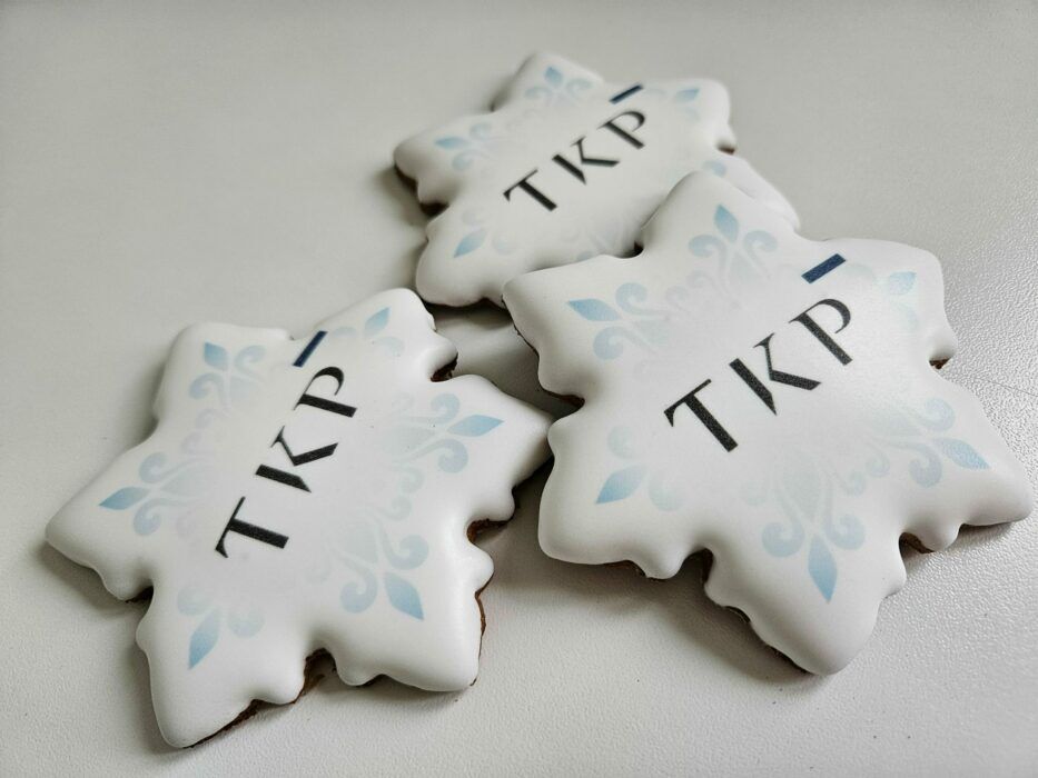 pierniki świąteczne, pierniki z logo, pieniki bożonarodzeniowe, lukrowane pierniczki, pierniczki świąteczne, lukrowane pierniki, piękne pierniki, dekorowane pierniczki, pierniczki z logo