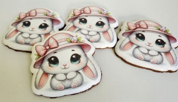 Króliczek - Pierniczki Wielkanocne, Pierniki wielkanocne króliczek, króliczek wielkanocny, Ręcznie dekorowane pierniki na Wielkanoc, pierniczki wielkanocne dla dzieci, króliczki wielkanocne, Lukrowane pierniki wielkanocne dla rodzin i firm, pierniczki na baby shower, ciasteczka dla dzieci z nadrukiem, ciasteczka z nadrukiem, artystyczne pierniczki na święta, Personalizowane pierniki na Wielkanoc, Słodkości na uroczyste śniadanie wielkanocne, pisanki z piernika Basia sweets