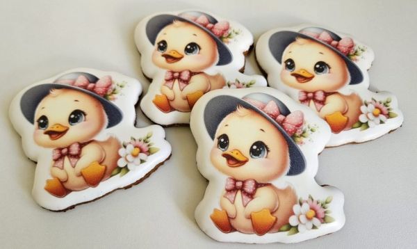 Pierniki Wielkanocne - Kaczuszka, kaczuszki, pierniki w kształcie zwierzątek, najlepsze polskie pierniczki, Ręcznie dekorowane pierniki na Wielkanoc, pierniczki wielkanocne dla dzieci, kaczuszki wielkanocne, Lukrowane pierniki wielkanocne dla rodzin i firm, pierniczki na baby shower, ciasteczka dla dzieci z nadrukiem, ciasteczka z nadrukiem, artystyczne pierniczki na święta, Personalizowane pierniki na Wielkanoc, Słodkości na uroczyste śniadanie wielkanocne, pisanki z piernika Basia sweets